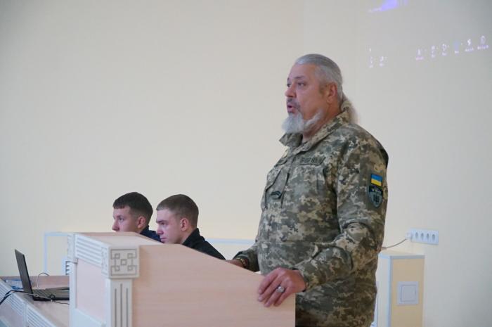 Слово, що боронить людяність: розмова про гідність та відповідальність