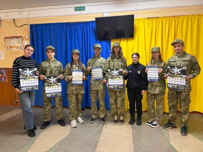Знайомство з професіями МВС: курсантка ХНУВС зустрілася з випускниками Чернівецької області