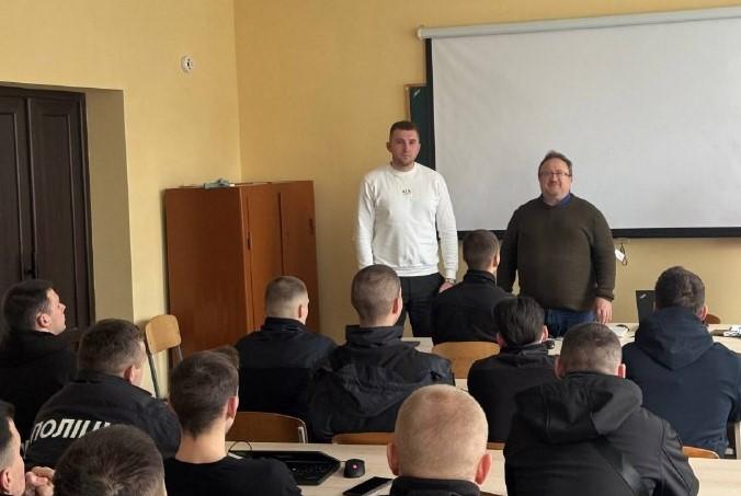 Курсанти опановують технічні методи захисту інформації разом із кіберполіцією