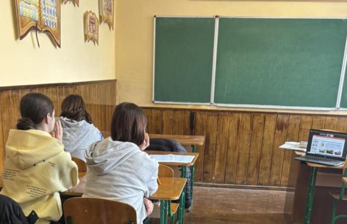 Учні Буковини знайомляться з можливостями навчання в ХНУВС