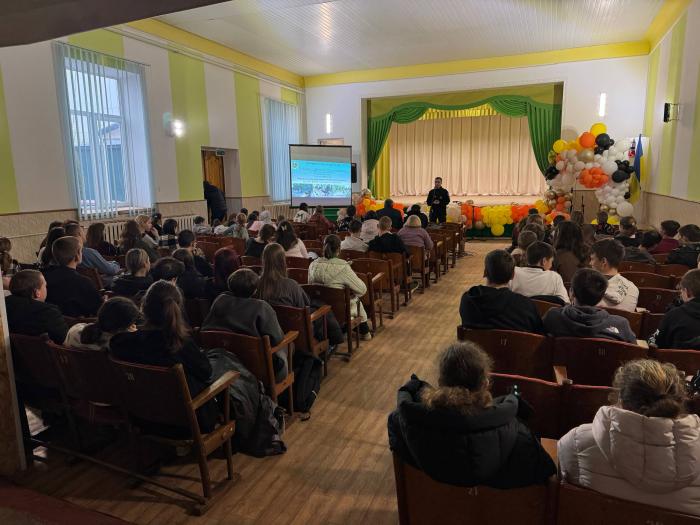 Курсанти ХНУВС презентували школярам можливості поліцейського вишу