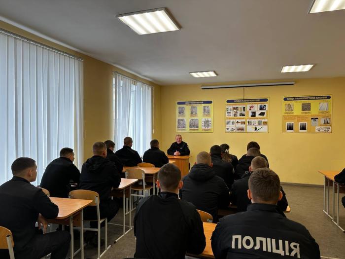 Обговорення ролі ШІ та етичні виклики служби поліцейського