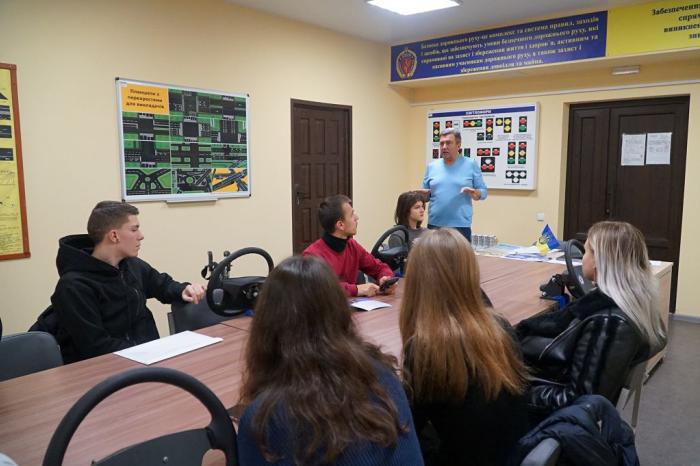 Автошкола ХНУВС знову зібрала тих, хто хоче впевнено кермувати