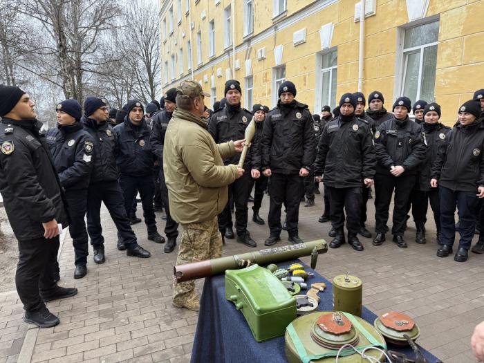 Before the internship – about safety: cadets worked out the identification of explosive objects