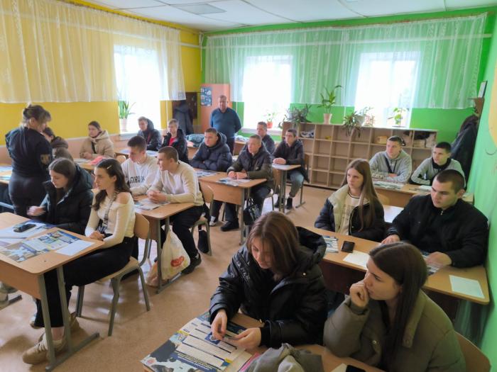 Career guidance meetings in Nemyriv and Illinetska UTC