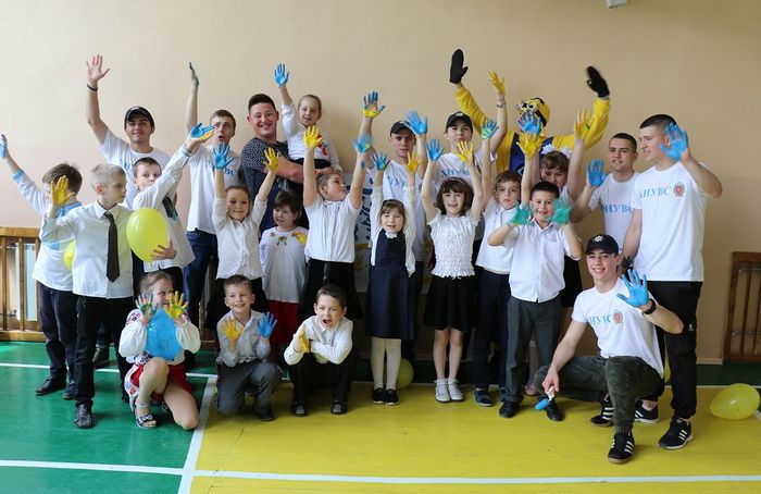 Волонтери ХНУВС подарували радість дітям