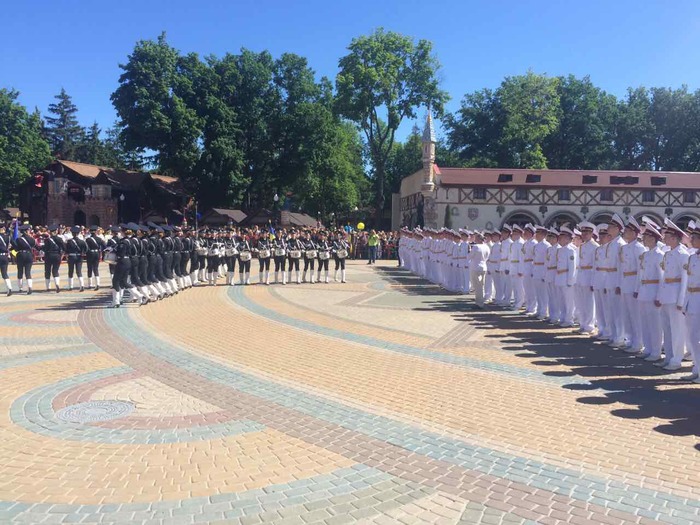 Представники вишу привітали кадетів  зі святом 