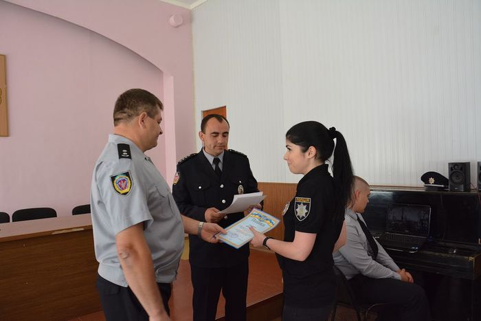 Слухачам «Академії поліції» вручили довідки про завершення первинної професійної підготовки