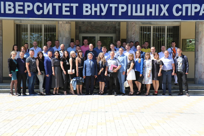 Зустріч колишніх випускників університету через 10 років