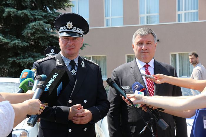 Міністр внутрішніх справ та Голова Національної поліції оглянули бойову та спеціальну техніку й поспілкувалися з представниками ЗМІ