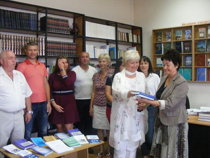 Книжковий дарунок університетській бібліотеці від кафедри соціології та психології 