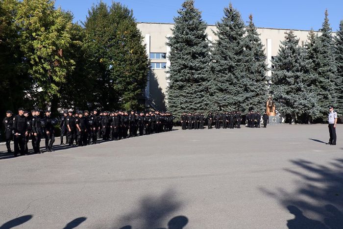 Представники ХНУВС забезпечують охорону публічної безпеки та порядку в Харкові під час проведення футбольного матчу