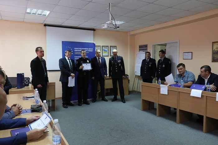 Representatives of the European Union Advisory Mission in Ukraine awarded certificates to training participants