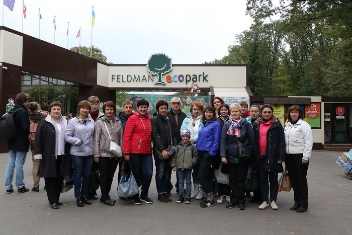 Подарунок колективу бібліотеки університету від профспілки 