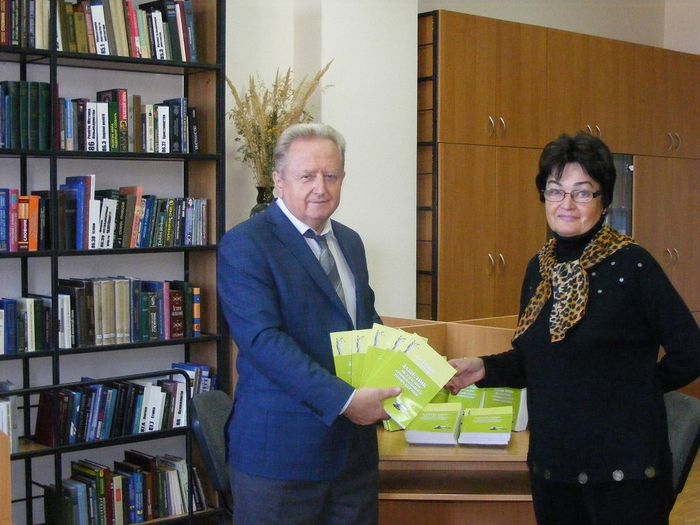 Монографія – в дарунок університетській бібліотеці