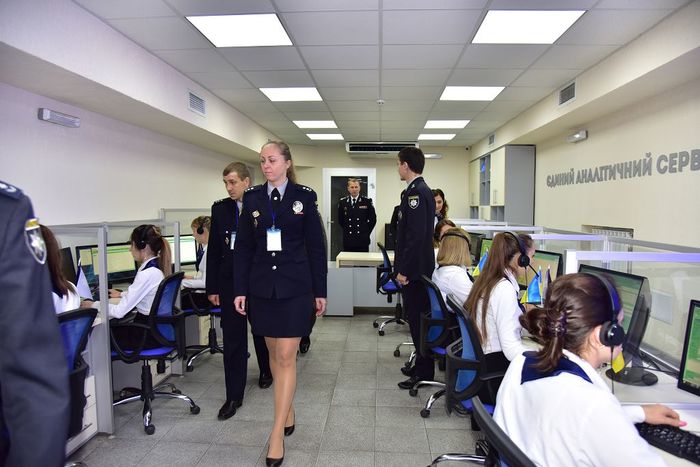 Працівники ХНУВС ознайомилися з роботою Єдиного аналітичного сервісного центру та мобільного додатку «Поліція 102»