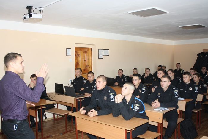 Бінарне заняття щодо захисту інформації про особу в Національній поліції України