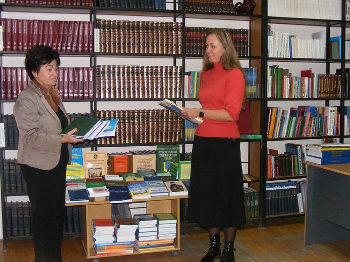 Сучасні видання – в дарунок бібліотеці ХНУВС