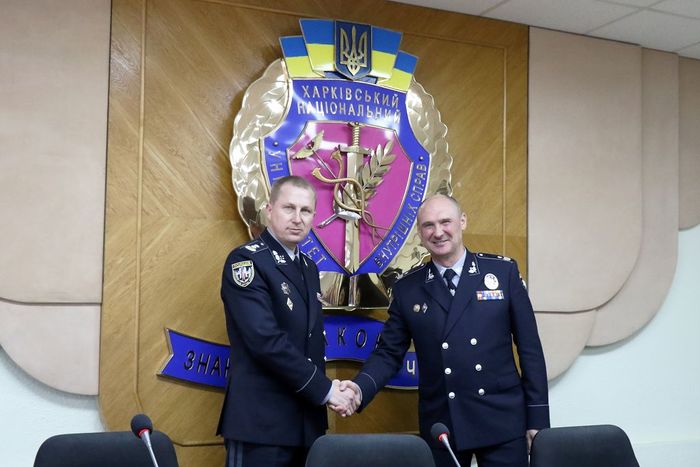 Перший заступник Голови Національної поліції України В’ячеслав Аброськін вручив сертифікати слухачам курсів підвищення кваліфікації