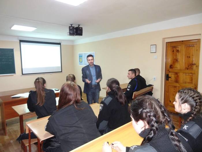 Бінарні заняття для курсантів щодо зменшення рівня дискримінації стосовно представників вразливих груп населення