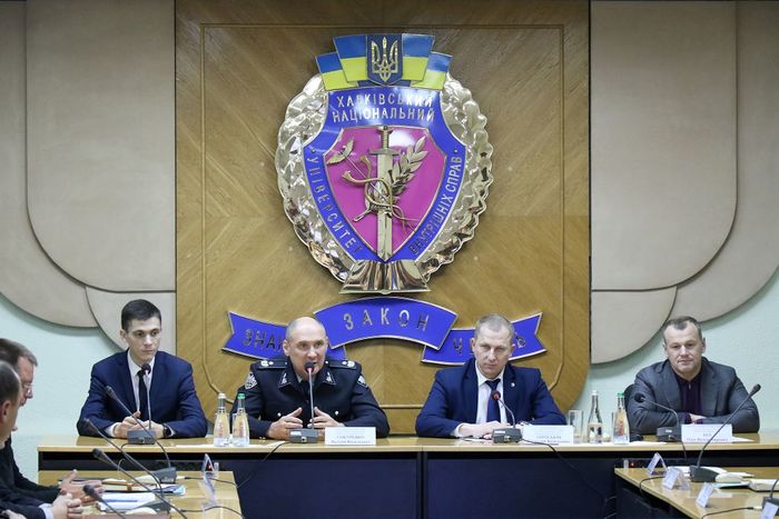 Перший заступник Голови Національної поліції України – начальник кримінальної поліції В’ячеслав Аброськін вручив сертифікати слухачам курсів підвищення кваліфікації