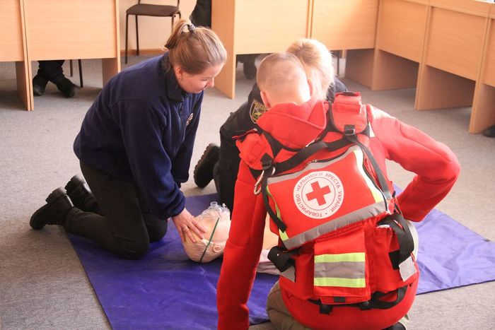 Тренінги з надання первинної домедичної допомоги