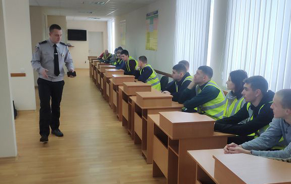 Курсанти та слухачі первинної професійної підготовки університету відпрацьовують практичні навички роботи з використанням службової лінії «102»