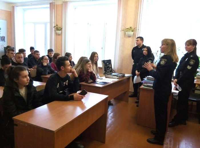 Працівники кафедри криміналістики та судової експертології провели бесіди з учнями шкіл