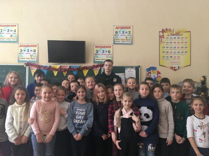 Курсант університету провів заняття з кібербезпеки з учнями загальноосвітніх шкіл м. Дніпро