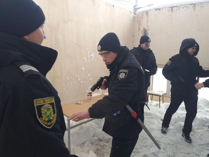 Слухачі Інституту післядипломної освіти ХНУВС відпрацьовували практичні навички патрульного поліцейського