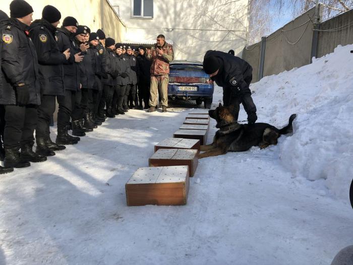 Фахівці Кінологічного центру провели заняття з майбутніми офіцерами-кінологами