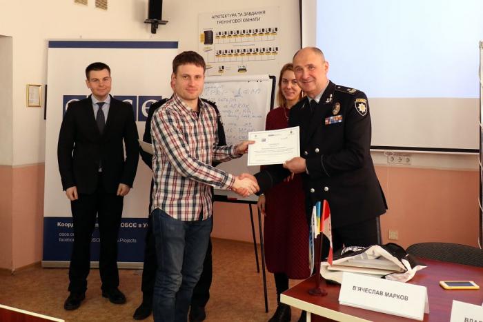 Учасники тренінгу з виявлення, попередження та розслідування злочинів у сфері торгівлі людьми отримали сертифікати