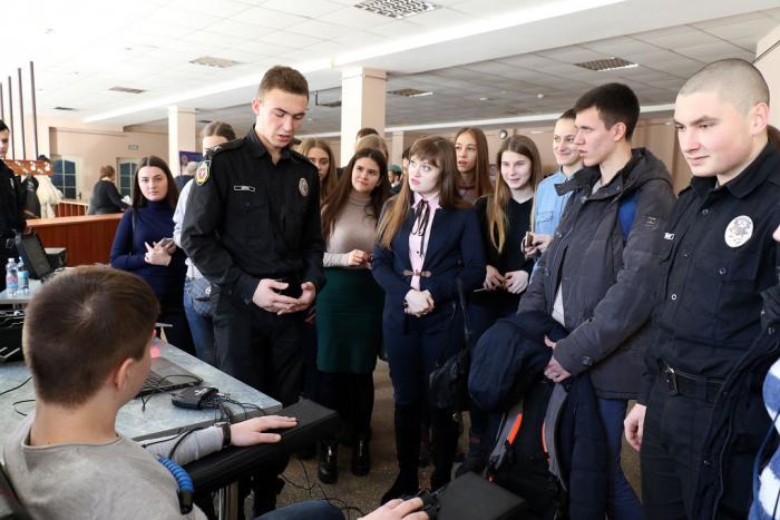 Школярів Полтави познайомили з університетом (відео)