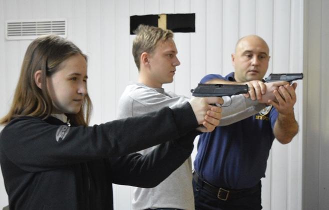 В «Академії поліції» провели змагання зі стрільби серед шкільних команд