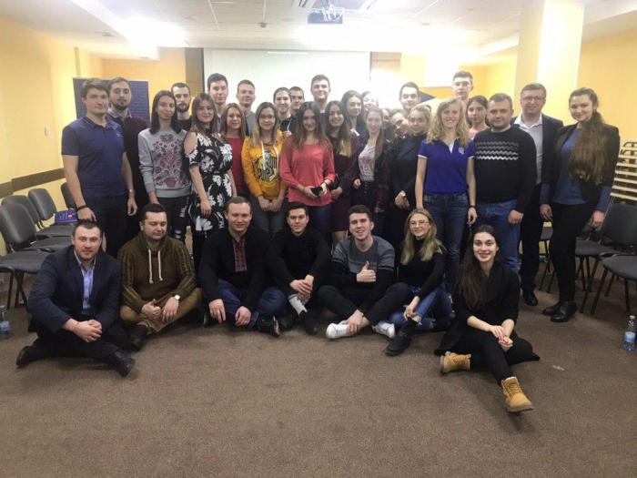 Вища політична школа: нові принципи лідерства