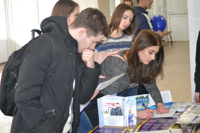 Представники факультету № 2 провели профорієнтаційну зустріч зі школярами Кіровоградщини