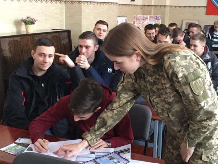 Представники факультету № 6 взяли участь у заході «День кар’єри» у Харківському державному механічному технікумі ім. О.О. Морозова