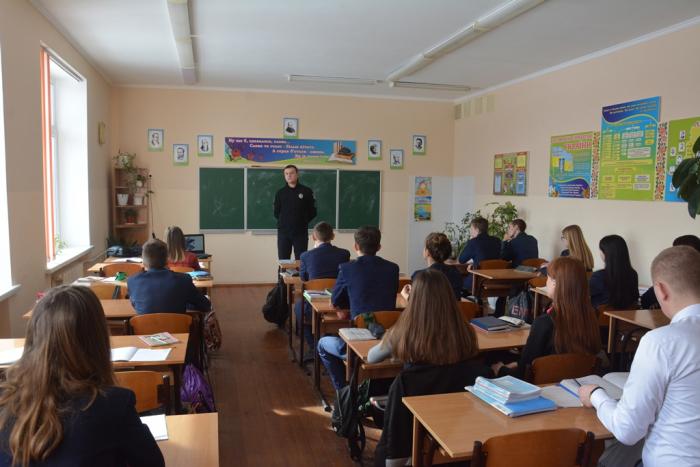 Представники «Академії поліції» провели профорієнтаційні зустрічі з учнями Буринського району