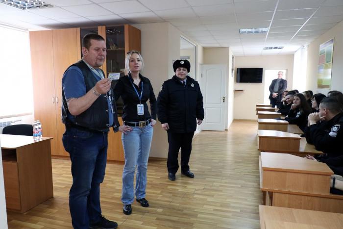 Представник ОБСЄ провів з курсантами тренінг щодо дій поліцейських під час виборчого процесу