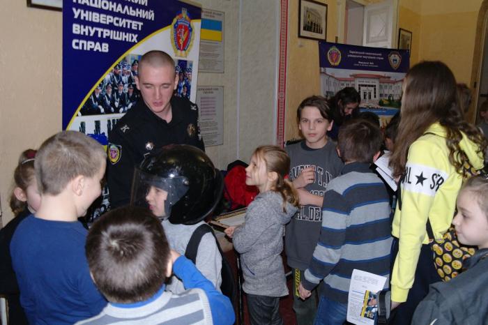 Школярів ознайомили з університетом