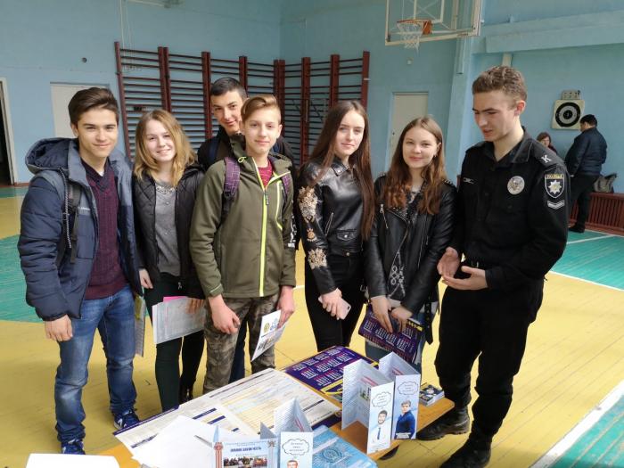 Представники факультету № 4 ХНУВС провели зустріч зі школярами селища Шевченкове Харківської області