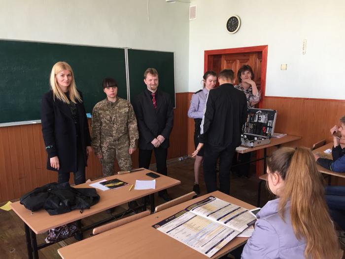 Представники факультету № 6 відвідали школи м. Зміїв Харківської області