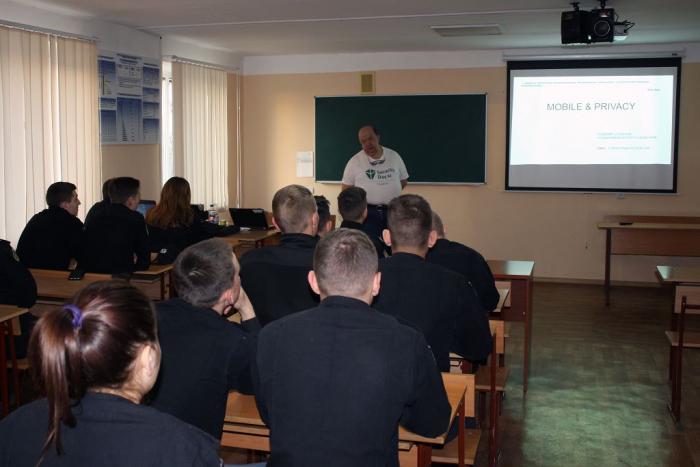 Незалежний експерт в галузі інформаційної безпеки провів лекцію для курсантів