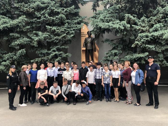 В університеті провели екскурсію для школярів