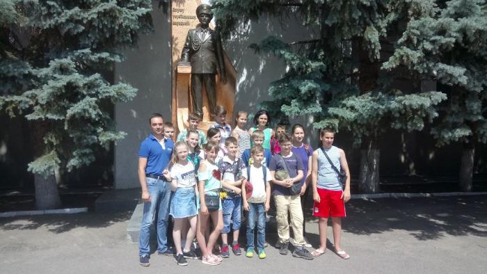 Для школярів Харківської спеціалізованої школи № 62 провели екскурсію по університету