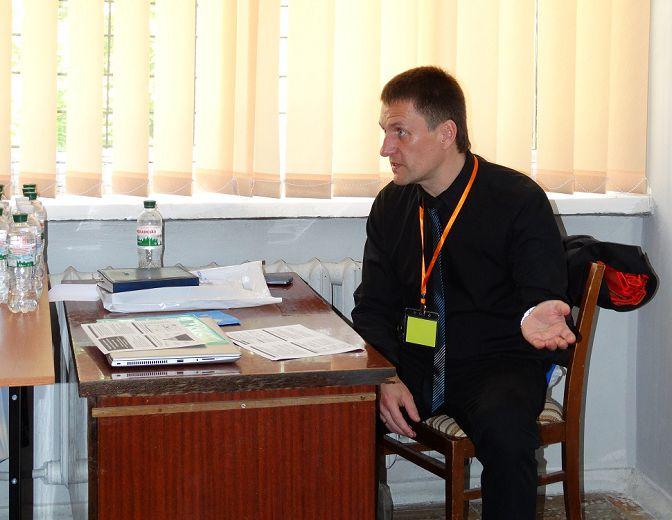 Заступник завідувача науково-дослідної лабораторії з проблем протидії злочинності ХНУВС Олексій Сердюк провів майстер-клас для шкільних психологів