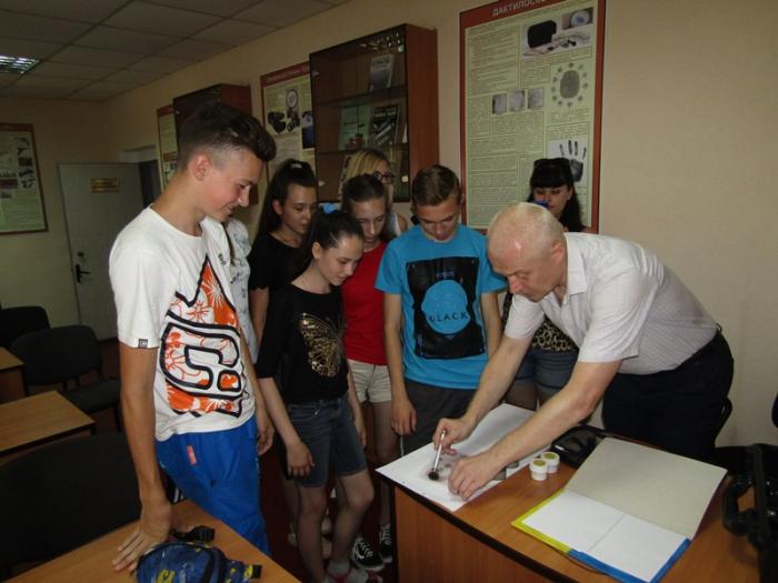 Учні ЗОШ № 6 м. Суми відвідали Сумську філію ХНУВС