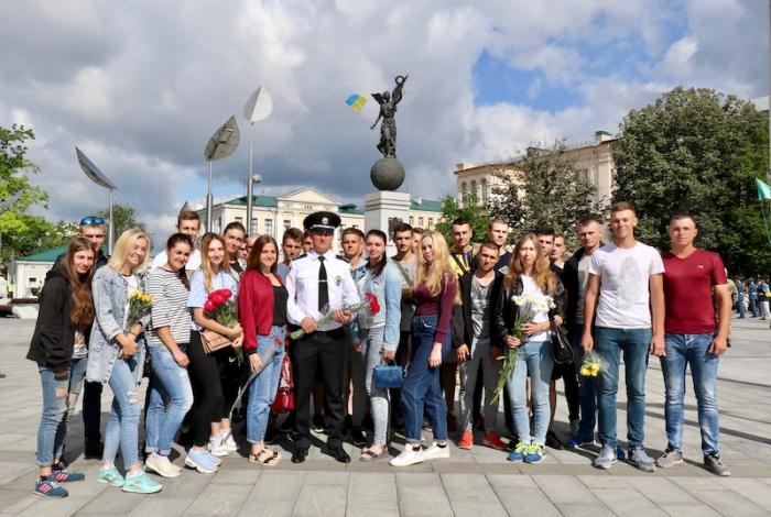 До Дня Конституції України