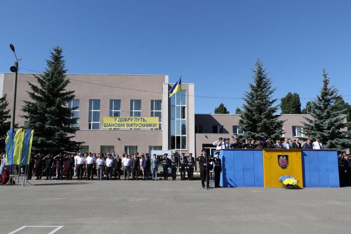 Привітання Голови Наглядової ради ХНУВС Ірини Єфремової випускникам та нагородження працівників університету (відео)