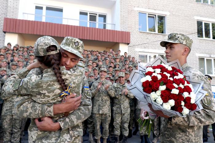 Їх серця поєднало кохання і кафедра військової підготовки